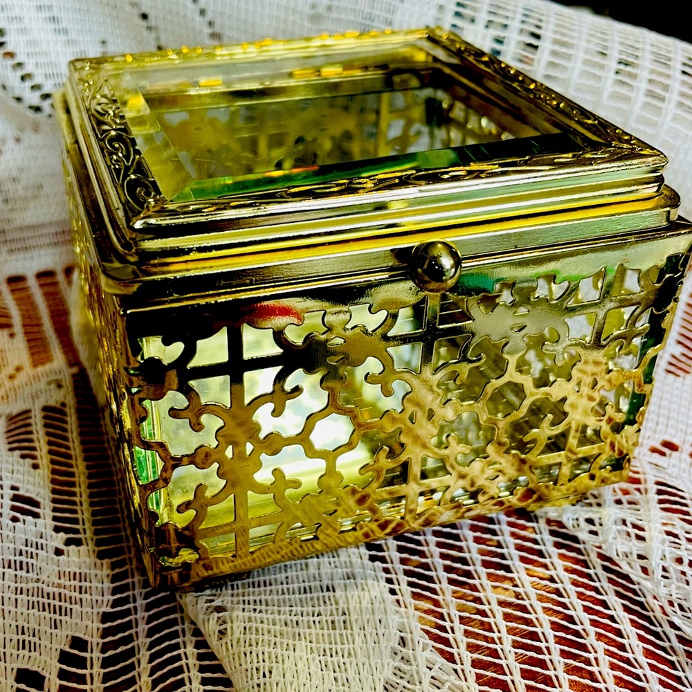 Jewelry Trinket Box by Cynthia Rowley Glass Top Mirror Bottom Gold Tone Filigree